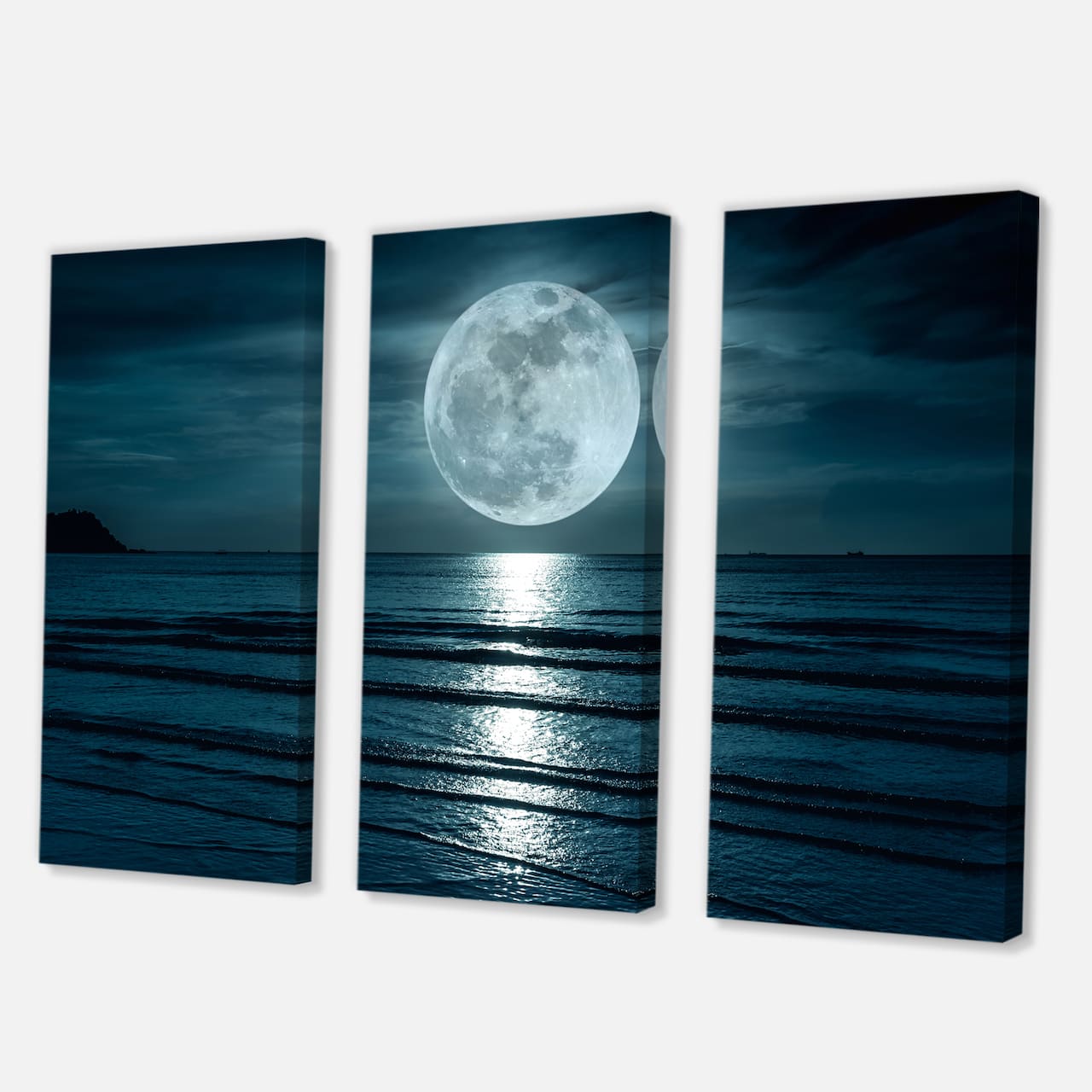 Designart - Super Moon Over The Sea I - Modern Canvas Wall Art Print